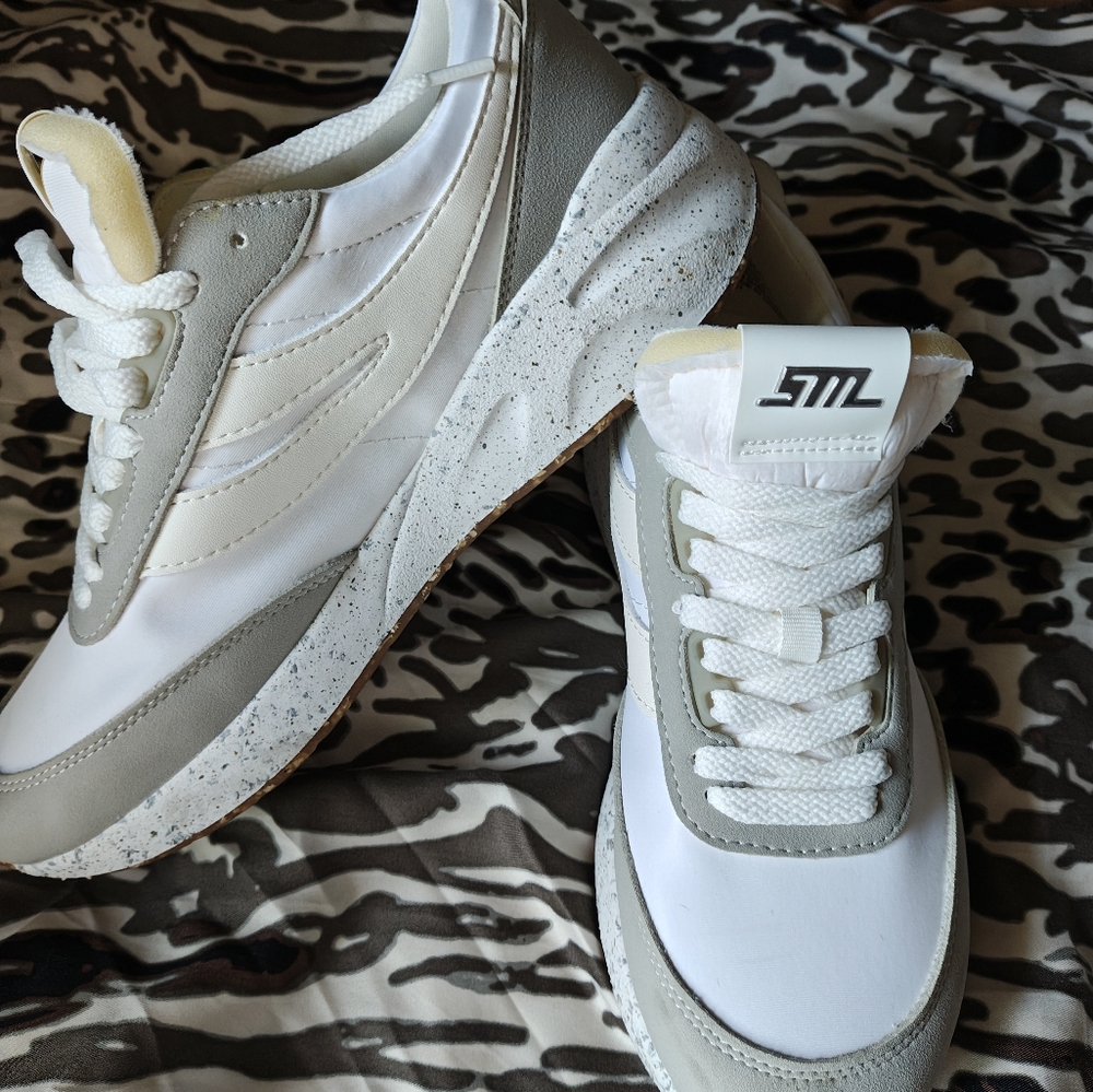 BRAND NEW Steve Madden sneakers